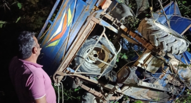 Uçuruma yuvarlanan tarım aracının altında kalan sürücü hayatını kaybetti