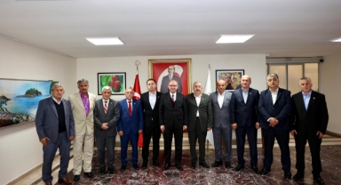 Vali Serdengeçti'ye Ziyaretler: Köy Muhtarlarını ve Karabulduk Heyetini Ağırladı