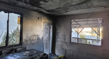 Yangın çıkan ev küle döndü