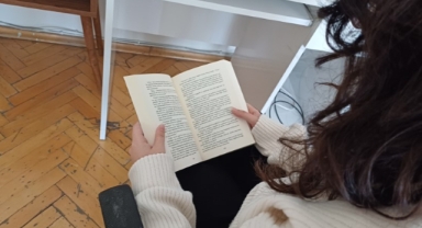 17 yaşında ilk romanını yazdı