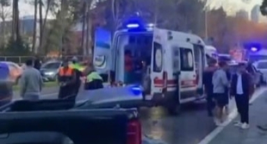 17 yaşındaki ehliyetsiz sürücü kaza yaptı: 2'si çocuk 3 yaralı