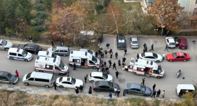 Adliye Önünde Bıçaklı Kavga: 3'ü Ağır, 5 Yaralı