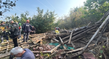 Ahşap yapı çöktü: 1 ölü