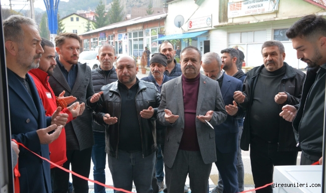 AK Parti Alucra İlçe Başkanlığı’ndan Yeni İş Yeri Açılışına Katılım