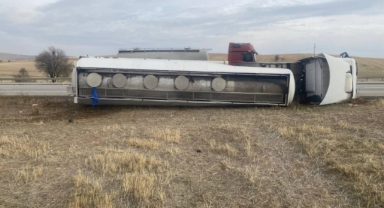 Akaryakıt tankeri devrildi: 1 yaralı