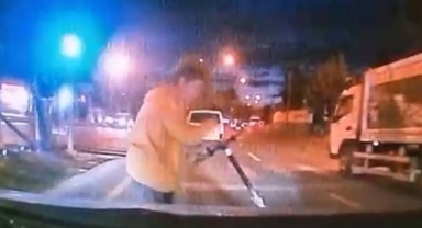 Ani Fren Facia’yı Önledi: Scooterli Genç Ölümden Saniyelerle Kurtuldu