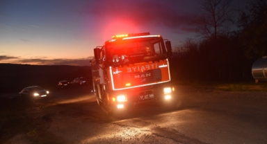 Bahçede plastik kablo yaktı, ekipleri harekete geçirdi