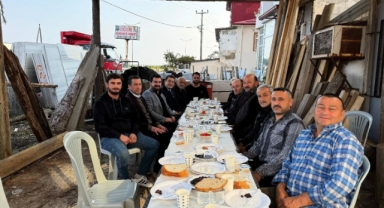 Başkan Ayyıldız ve Kaymakam Öz, Pirazizli Esnaflarla Kahvaltıda Buluştu