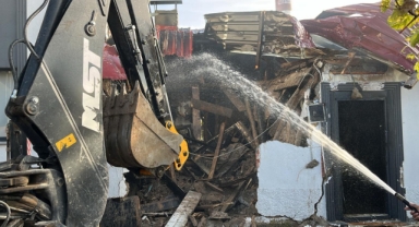 Çıkan yangında tek katlı ev kullanılmaz hale geldi