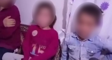 Çocuklarına kemerle işkence yapıp bir de cep telefonuyla kayıt altına aldı!