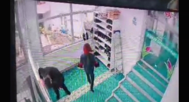 Cuma namazı için geldiği camide kalp krizi geçirdi: O anlar kamerada