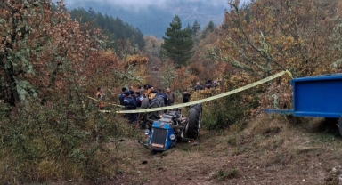 Devrilen Traktörün Sürücüsü Hayatını Kaybetti