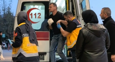 Eli traktörün hidrolik sistemine sıkışan çiftçi yaralandı