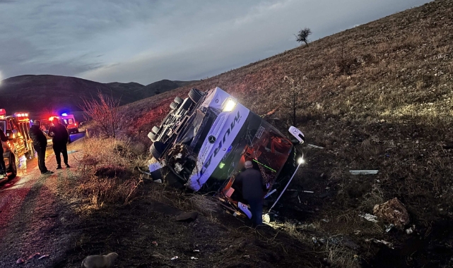 Feci Kaza! Yolcu Otobüsü Devrildi, 2 Ölü, 21 Yaralı