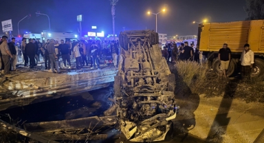 Feci Kazada Minibüs ile Otomobil Çarpıştı: 10 Kişi Yaralandı