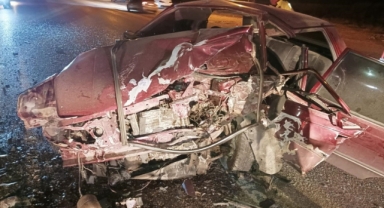 Feci Kazada Otomobiller Kafa Kafaya Çarpıştı: 4 Yaralı