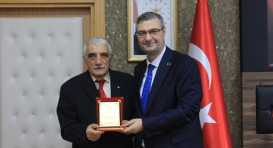 Giresun’da 37 Yıllık Hekime Vefa: Dr. Nusret Kuşoğlu’na Plaket Takdimi