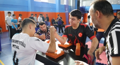 Giresun’da Gençler Bilek Güreşi İl Birinciliği Heyecanı