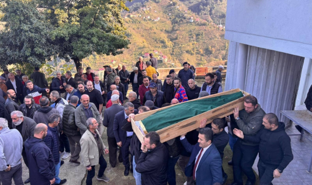 Giresun’da Trafik Kavgası Faciasında Acı Detay! Emekli Öğretmen Gözyaşları İçinde Toprağa Verildi