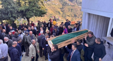 Giresun’da Trafik Kavgası Faciasında Acı Detay! Emekli Öğretmen Gözyaşları İçinde Toprağa Verildi