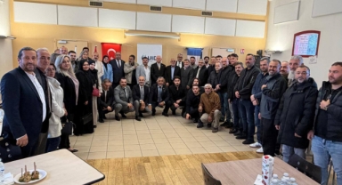 Giresun Milletvekili Elmas, Fransa'daki Vatandaşlarla İstişarelerde Bulundu