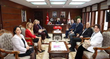 Giresun Valisi Serdengeçti, Öğretmenleri Valilikte Ağırladı