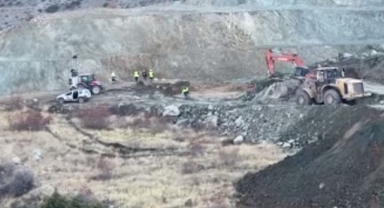 Göçük altında kalan işçiyi kurtarma çalışmaları sürüyor