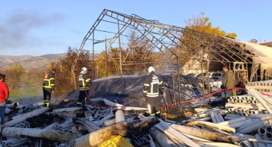 İş yerinin deposunda çıkan yangın hasara yol açtı