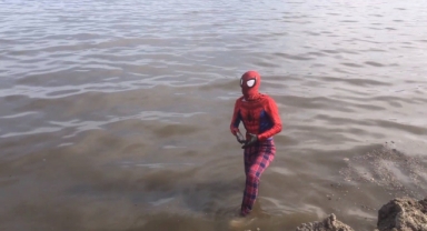 İzmirli Spiderman’den Van Gölü’ne dikkat çeken dalış