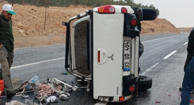 Kayganlaşan Yolda Kamyonet Devrildi