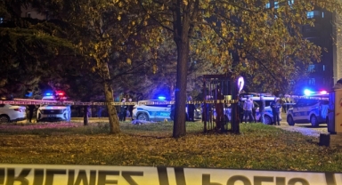 Konuşmak için çağırdığı eşini sokak ortasında öldürdü