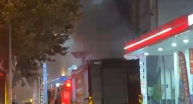 Korkutan yangın! Alevler akaryakıt istasyonuna sıçramadan söndürüldü
