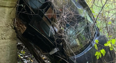 Menfeze düşen otomobilin sürücüsü yaralandı