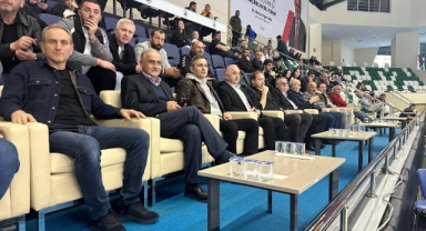 Milletvekili Temür’den Hentbol Takımına Tribün Desteği