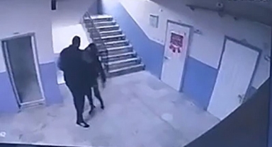 Okul müdürü otizmli öğrenciyi merdivenlerden itti