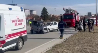 Otomobil ile elektrikli araç çarpıştı, 3 yaralı