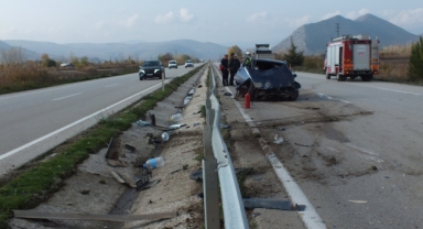 Otomobil ile tırın çarpıştığı kazada 2 kişi yaralandı