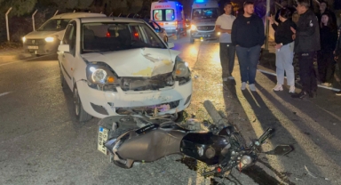 Otomobille çarpışan motosiklet sürücüsü ağır yaralandı