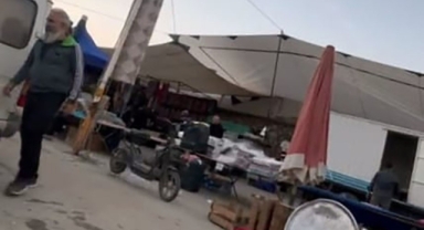 Pazarda uyuşturucu satarken yakalandı