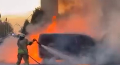 Seyir halindeki araç alevlere teslim oldu