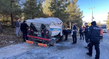 Seyir Halindeki Çöp Kamyonu Alev Aldı