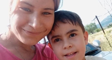 Süt toplama merkezine giden kadın kullandığı traktörün altında kaldı