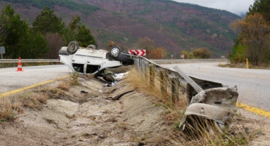 Takla atan otomobil alev aldı: 2 yaralı