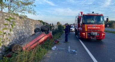 Takla atan otomobilde 2 kişi yaralandı