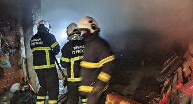 Tokat'ta üç katlı evde çıkan yangında hasar oluştu 