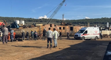 Üzerine Gemi Parçası Düşen İşçi Feci Şekilde Can Verdi