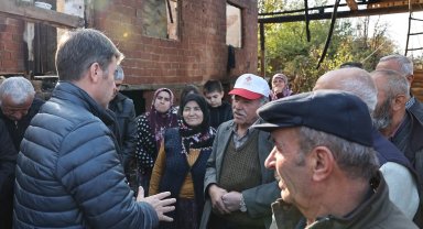 Vali Bakan açıkladı: Yaşlı çiftin yanan evleri el birliğiyle yeniden inşa edilecek