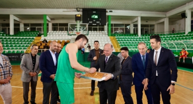 Vali Serdengeçti’den Kerasus Spor’a Moral Ziyareti