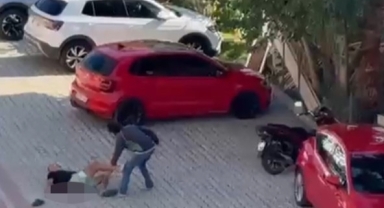 Yaşlı adamı sokak ortasında defalarca bıçaklayıp öldürdü: O anlar kamerada