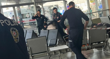 10 gündür otogarda yaşayan avukat oturduğu yerde hayatını kaybetti